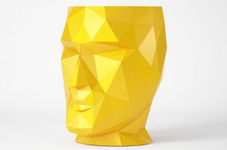 Geometric head-shaped stand