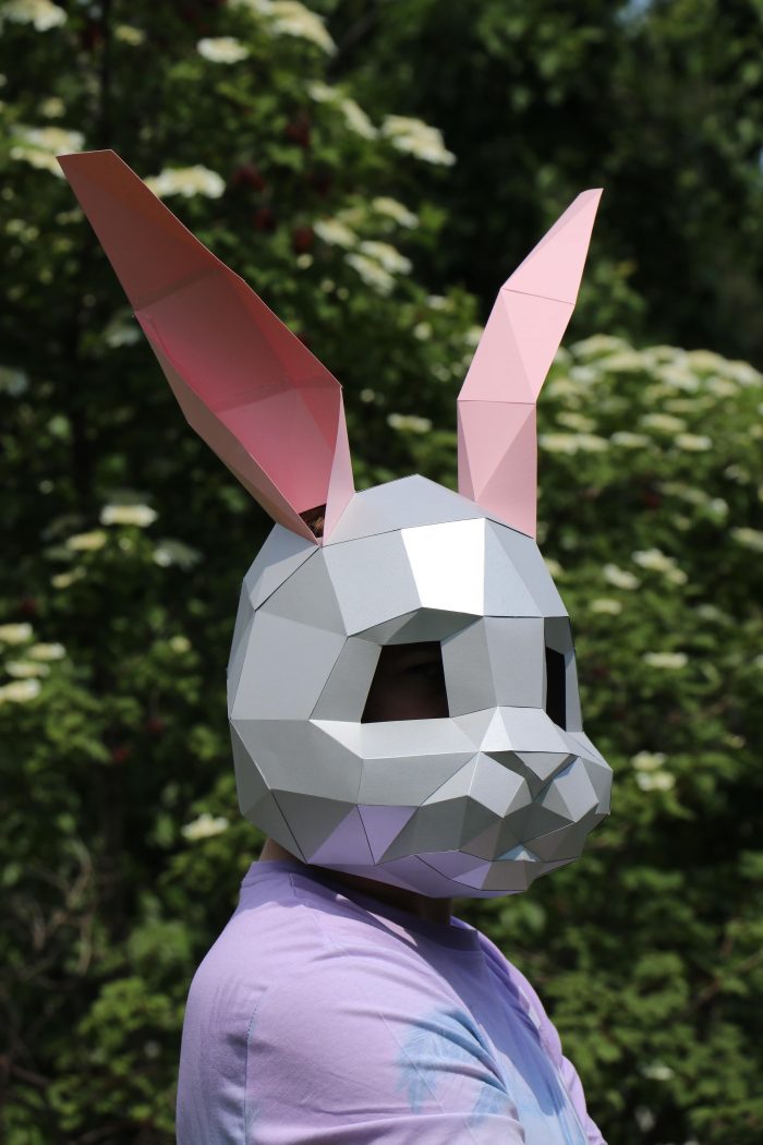 Creazioni di carta con maschera da coniglio