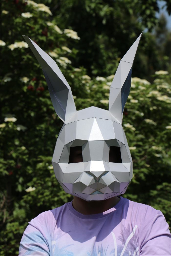 Creazioni di carta con maschera da coniglio